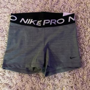 Nike Pro mid rise 3” short size medium